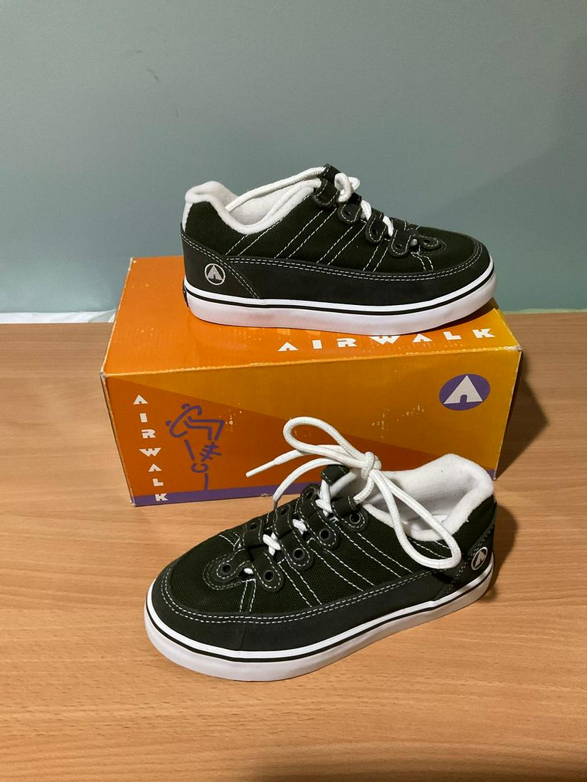 Airwalk Kids Sneakers Size 13.5: Airwalk Kids Sneakers Size 13.5