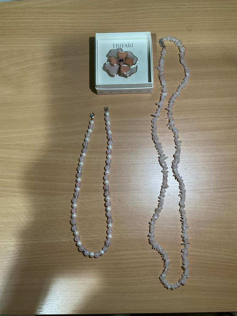 Set of 2 Necklaces and Trifari Brooch with Genuine Shells: Set of 2 Necklaces and Trifari Brooch with Genuine Shells