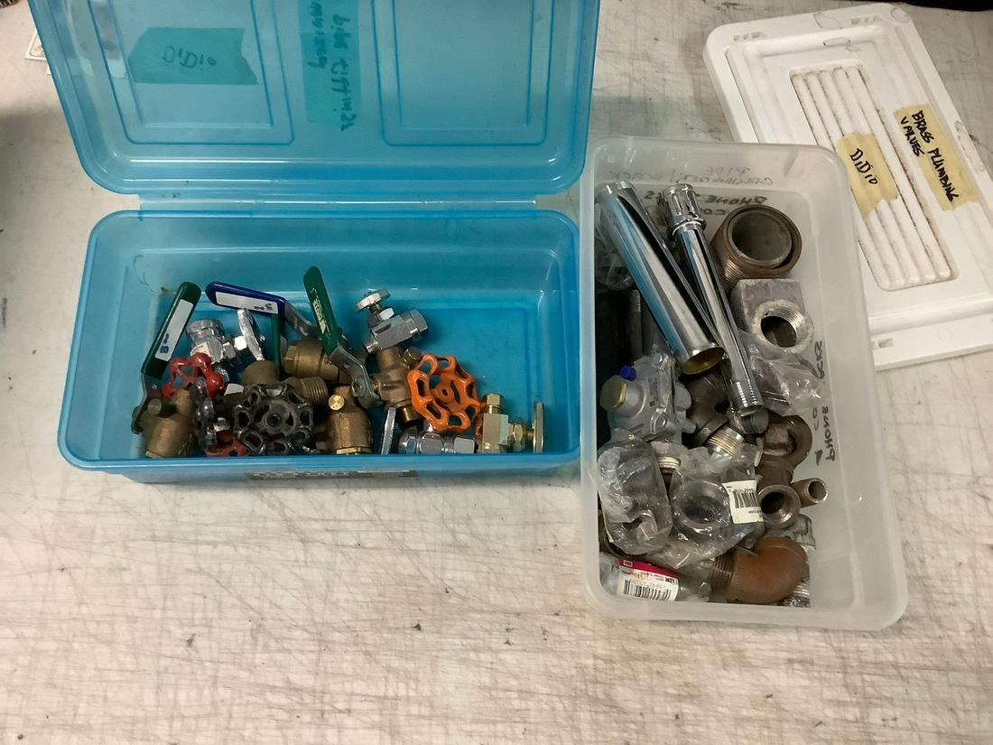 Lot of galonized gas pipe fittings and brass plumbing valves (1 of 1)