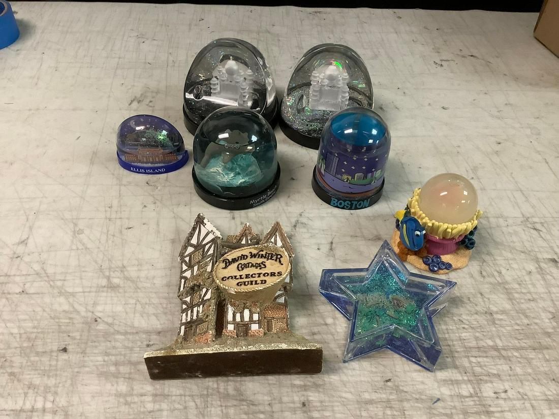 Lot of assorted snow globes: Taj Mahal, Finding Nemo, and more: Lot of assorted snow globes: Taj Mahal, Finding Nemo, and more