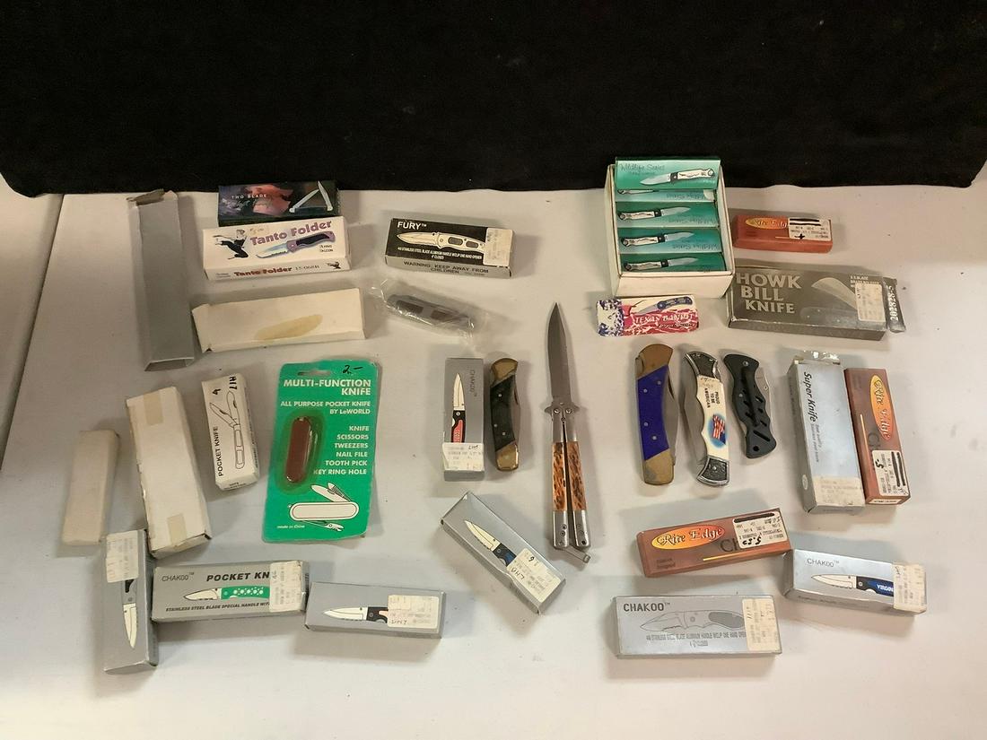Large lot of blades and knives, including butterfly knife, bill knife, and more: Large lot of blades and knives, including butterfly knife, bill knife, and more