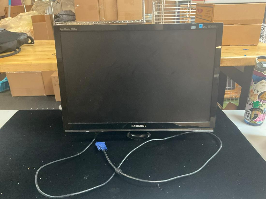 Samsung SyncMaster 2253BW with HDMI cable, no power cord (1 of 1)