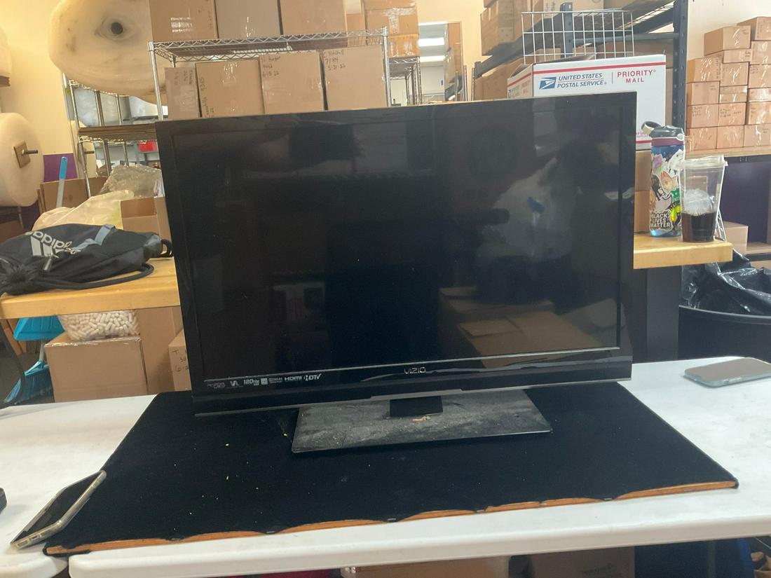 Vizio M320SL TV, no power cord (1 of 1)