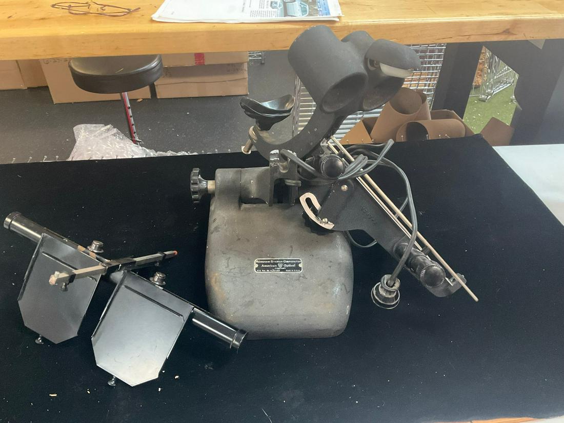 Renshaw Stereo-Disparator American Optical Company with one break (1 of 1)