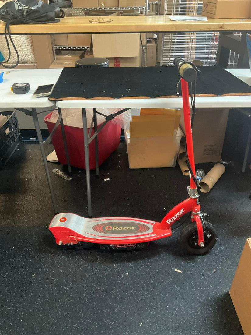 Razor electric scooter (1 of 1)