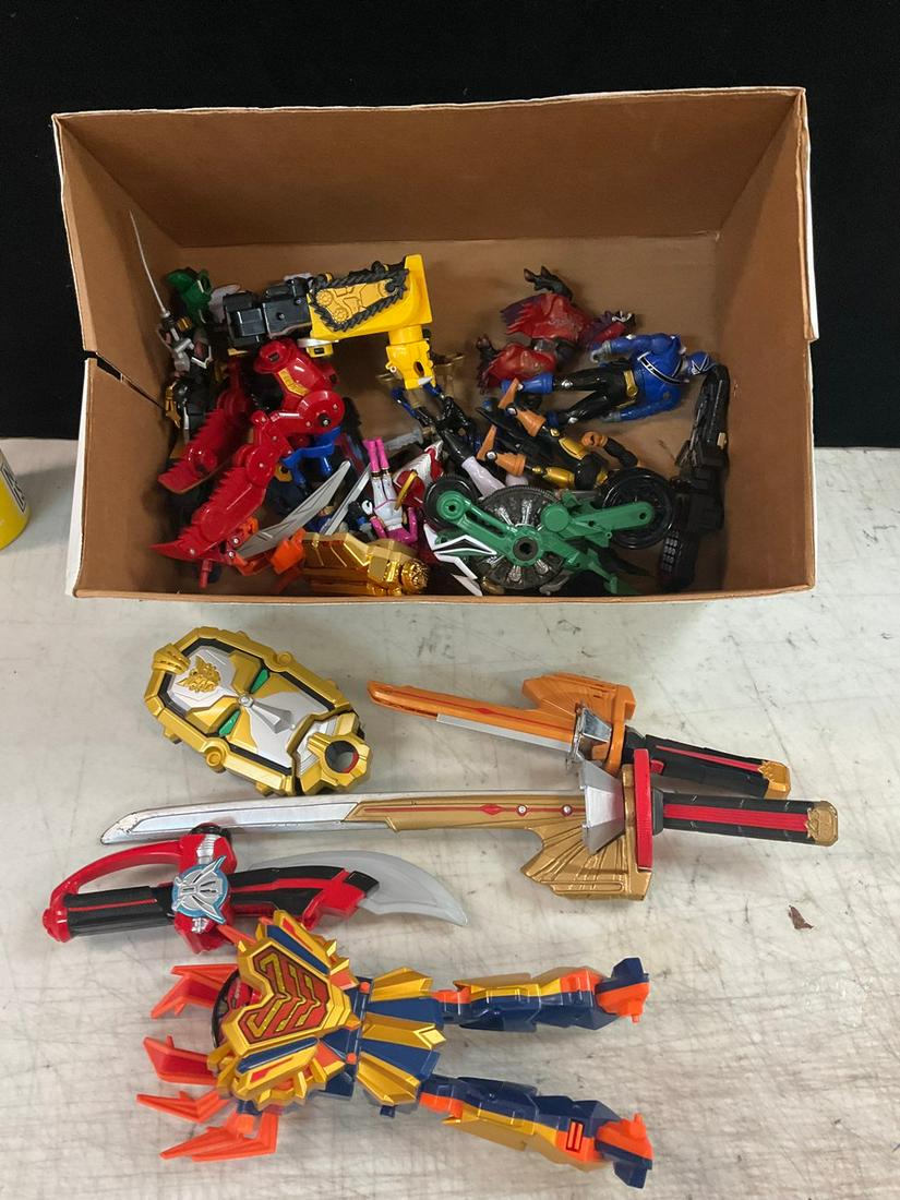 Lot of assorted childrens toys (1 of 1)