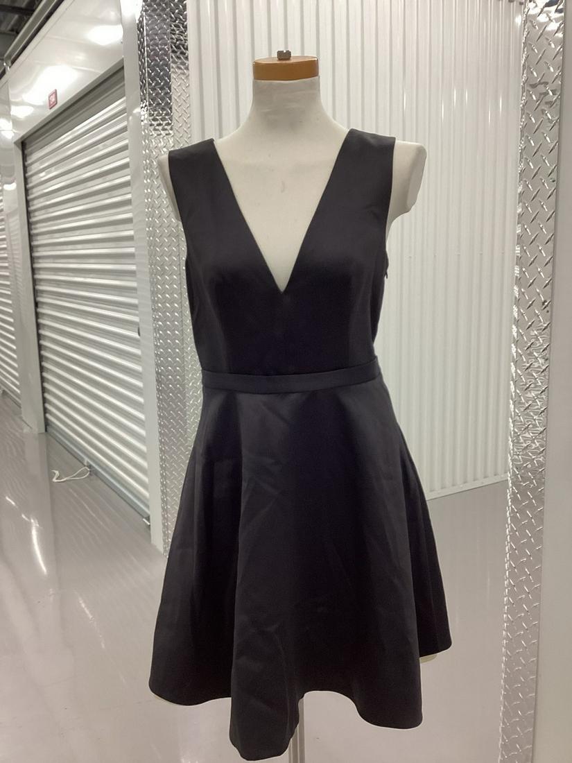 New with tags Halston Heritage Deep V Black/Champagne Cocktail Dress Size 6: New with tags Halston Heritage Deep V Black/Champagne Cocktail Dress Size 6