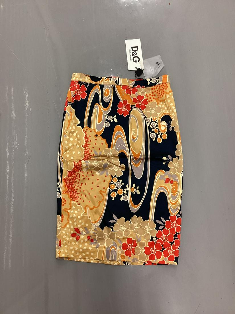 New With Tags Dolce & Gabbana Made in Italy Groovy Pencil Skirt Size 36: New With Tags Dolce & Gabbana Made in Italy Groovy Pencil Skirt Size 36