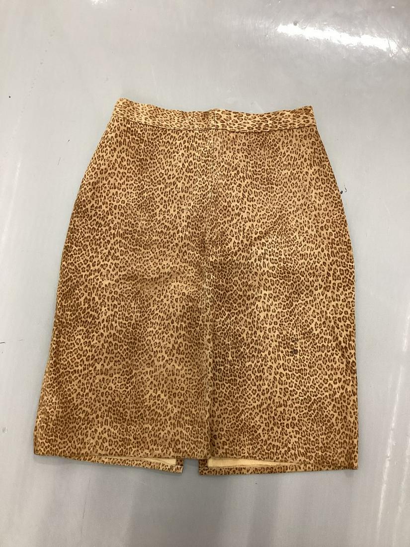 Vintage Real Leather/Hide Leopard Print Skirt Size 9/10 (small Spot on front right as shown): Vintage Real Leather/Hide Leopard Print Skirt Size 9/10 (small Spot on front right as shown)