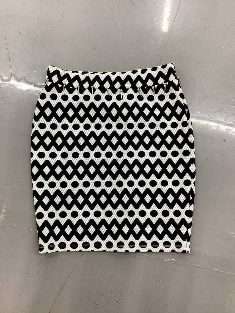 Bebe 2B Black & White Skirt Size M: Bebe 2B Black & White Skirt Size M