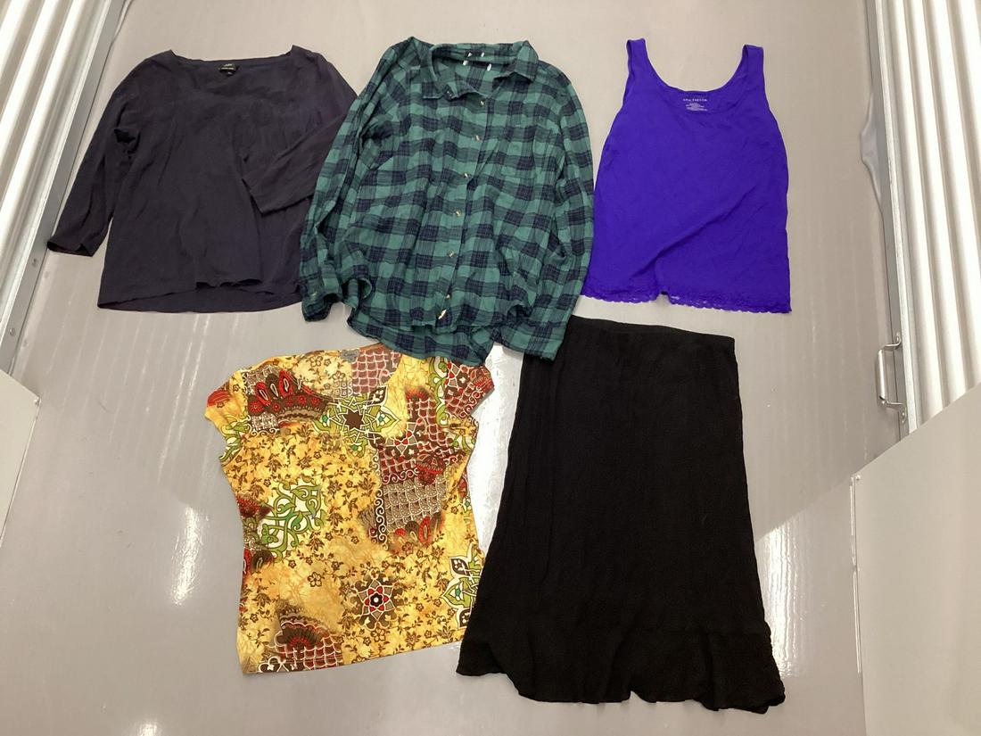 Lot of Medium Tops and Skirt: Lot of Medium Tops and Skirt