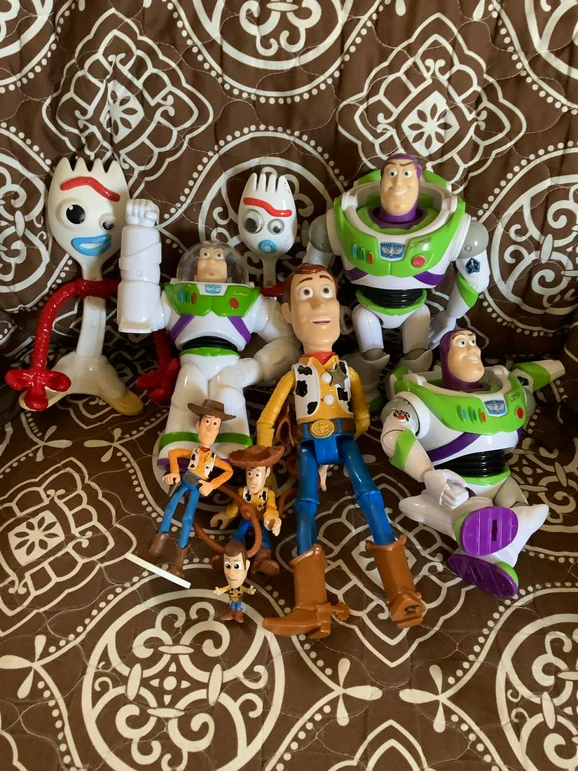 Lot of Toy Story Figures, includingtalking Buzz Lightyear, Woodyand Forky: Lot of Toy Story Figures, includingtalking Buzz Lightyear, Woodyand Forky