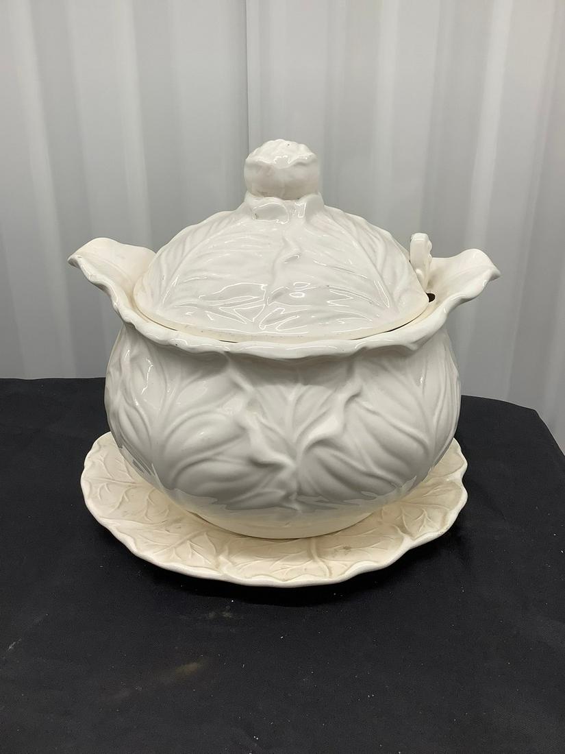 Ceramic soup tureen with Ladle (1 of 1)