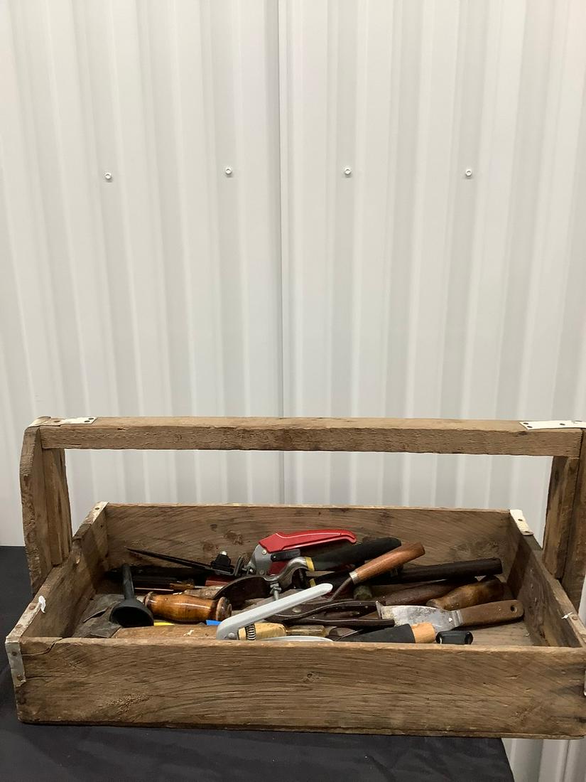Vintage Tool Box 24X11X12 with tools (1 of 1)