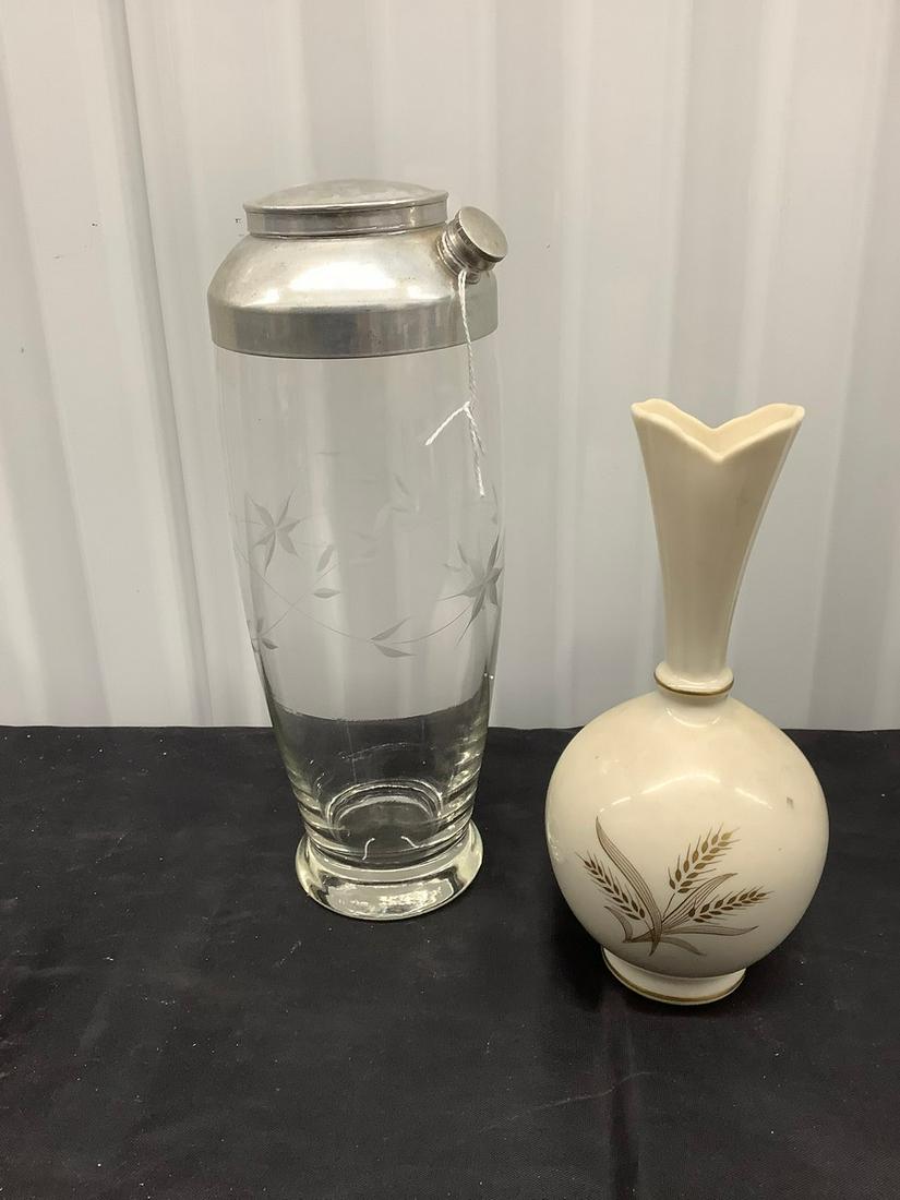 Lenox 24Kt gold trimmed vase and Drink Shakers 10.5": Lenox 24Kt gold trimmed vase and Drink Shakers 10.5"