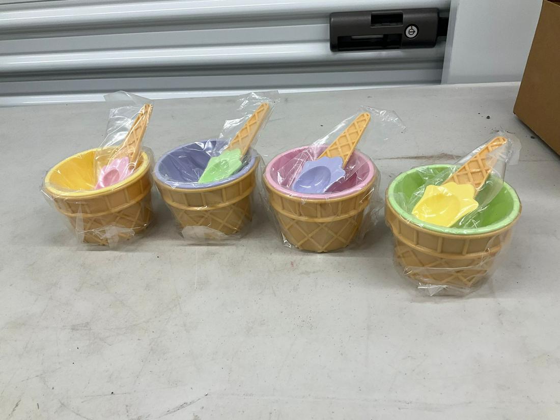 Avon ice cream bowls with matching spoons (1 of 1)