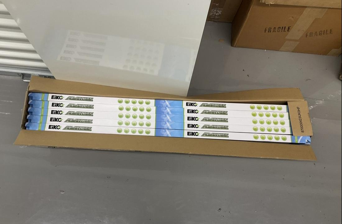 Lot of LED T8 Linear 5000k lights: 25" long