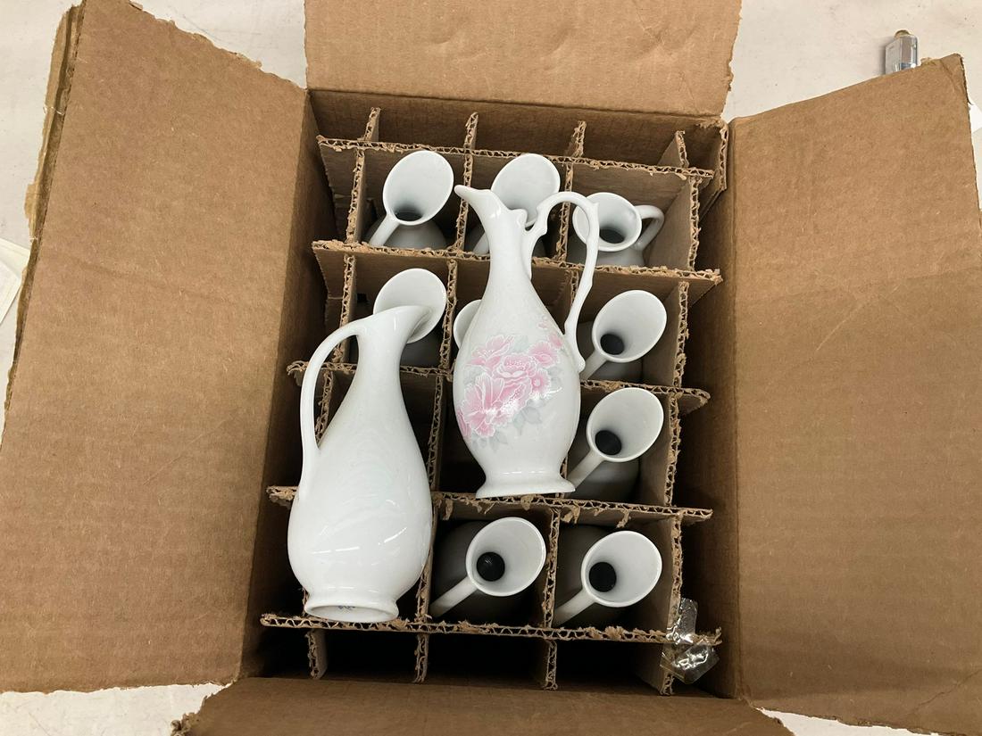 Lot of Porcelana Schmidt vases: 5" tall