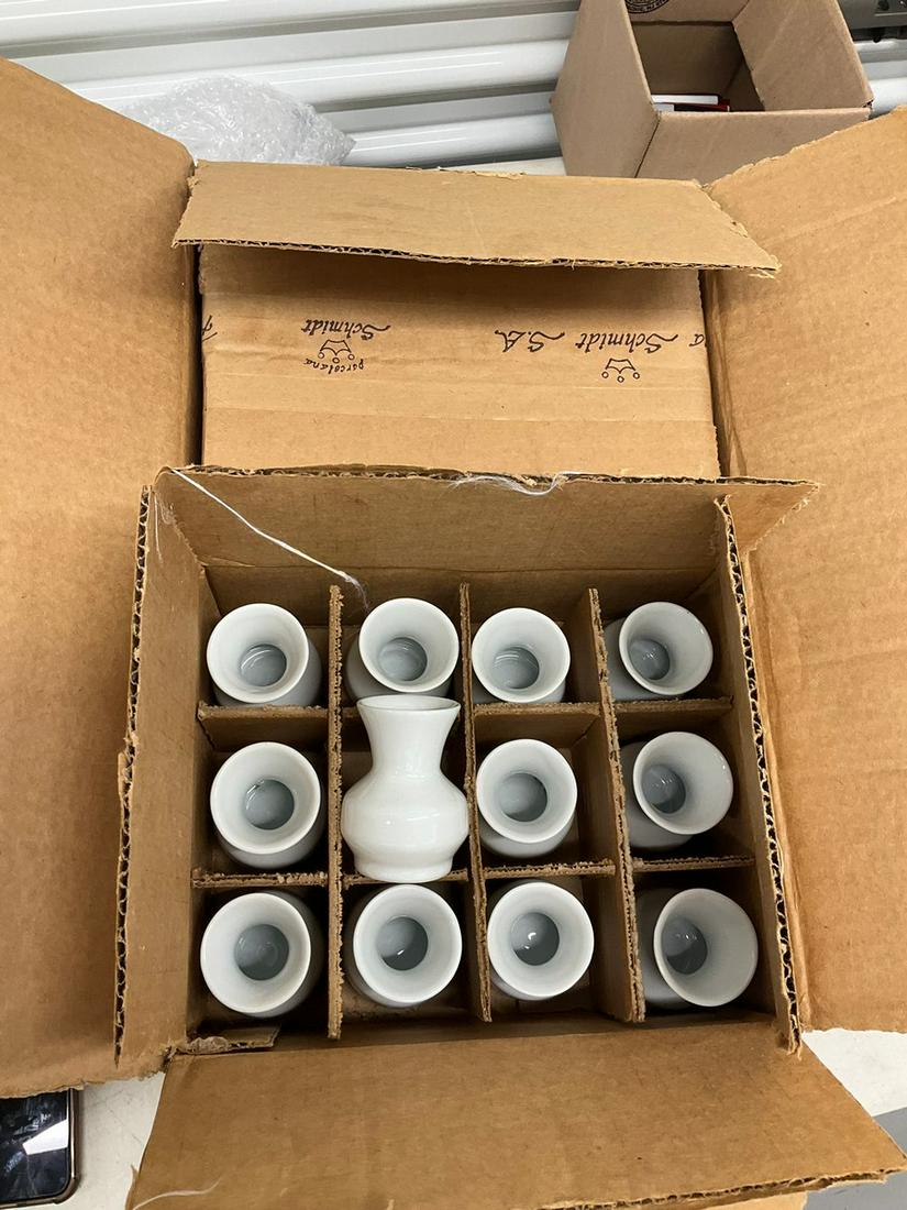large lot of porcelana vases: 5" tall