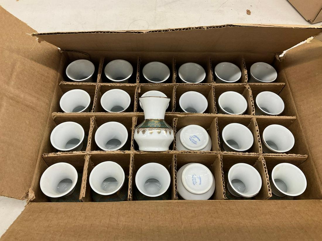 Lot of Porcelana Schmidt vases: 3" tall