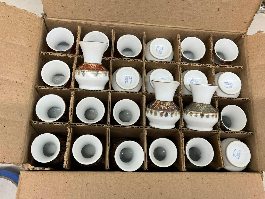 Lot of Porcelana Schmidt mini vases: 3" tall