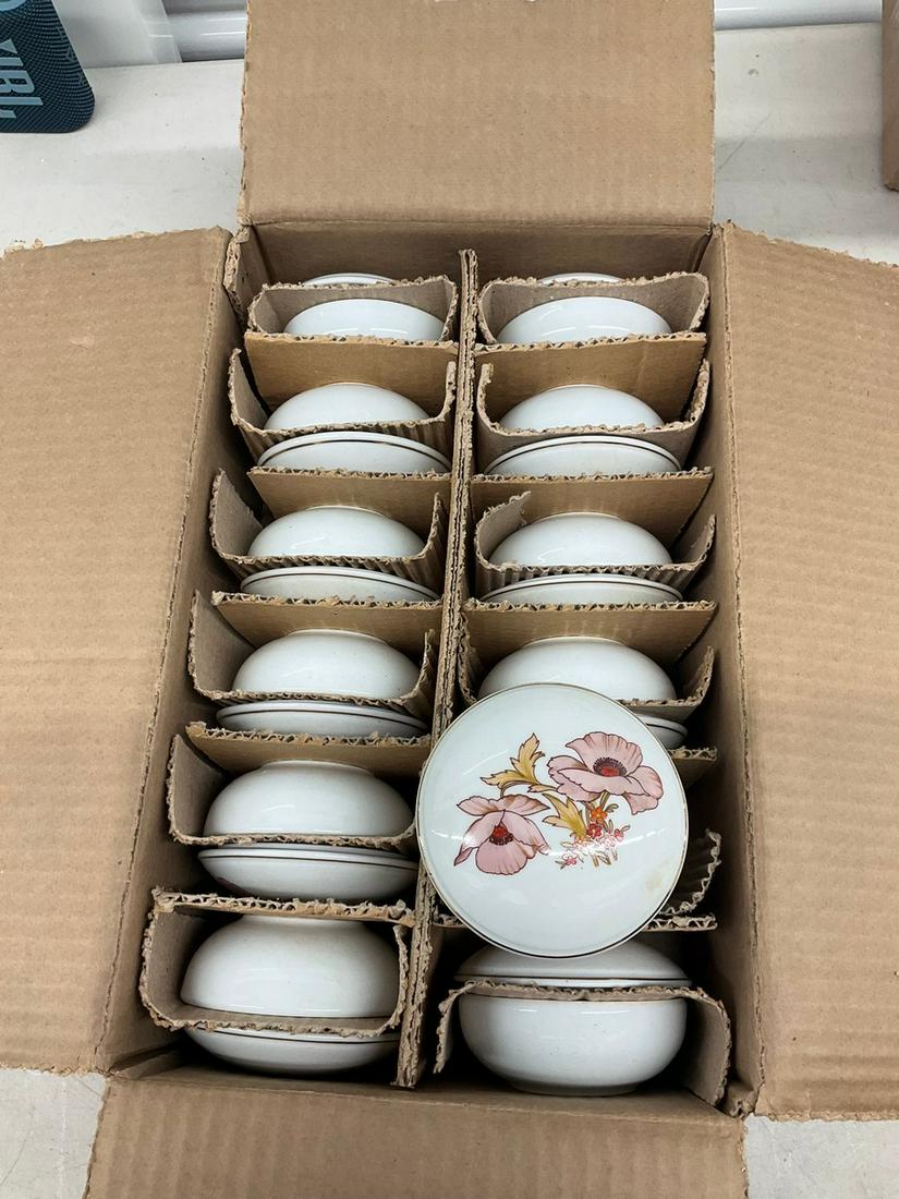 Lot of Porcelana Schmidt jewlery bowls: 3.5" across