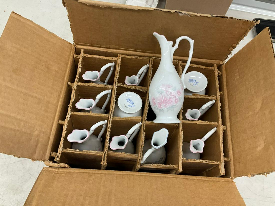 Lot Porcelana Schmidt vases: 6" tall