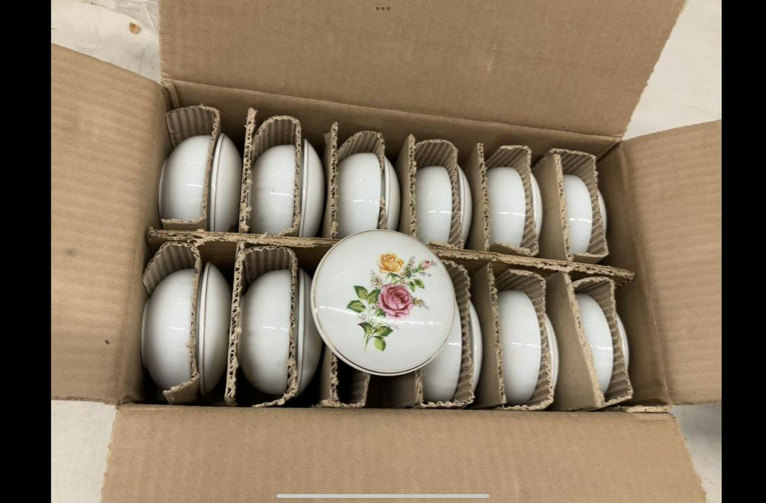 Lot of porcelana schmidt jewlery bowls: 4" across