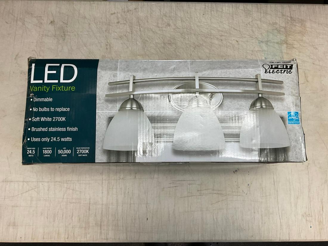 LED Vanity fixture (lasts up to 45 years): LED Vanity fixture (lasts up to 45 years)