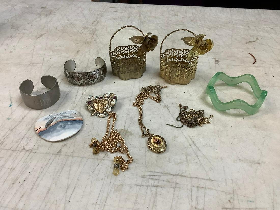 Lot of Vintage Jewelry incl Locket and Pewter Bracelet: Lot of Vintage Jewelry incl Locket and Pewter Bracelet