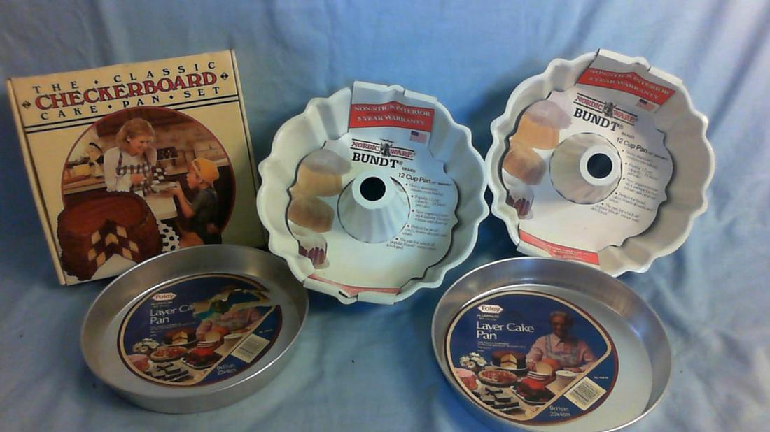 Vintage bundt and cake molds: Vintage bundt and cake molds