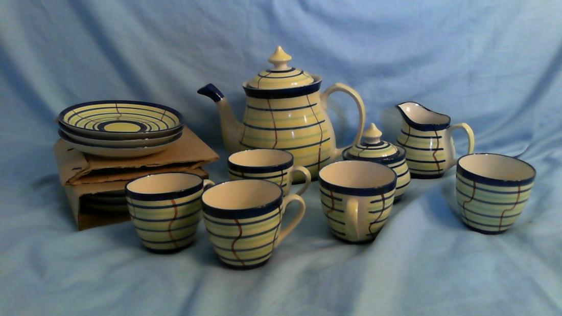 Teapot, creamer, sugar bowl, and tea cup/saucer set (1 of 1)