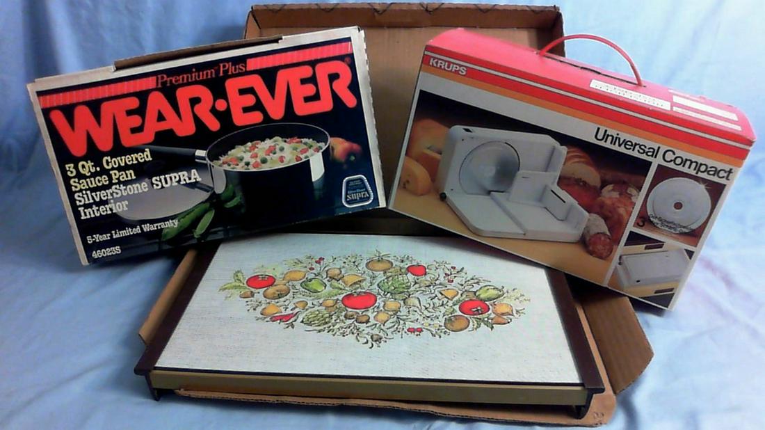 Vintage electric hotplate, cooking pot, and meat slicer, new in box: Vintage electric hotplate, cooking pot, and meat slicer, new in box