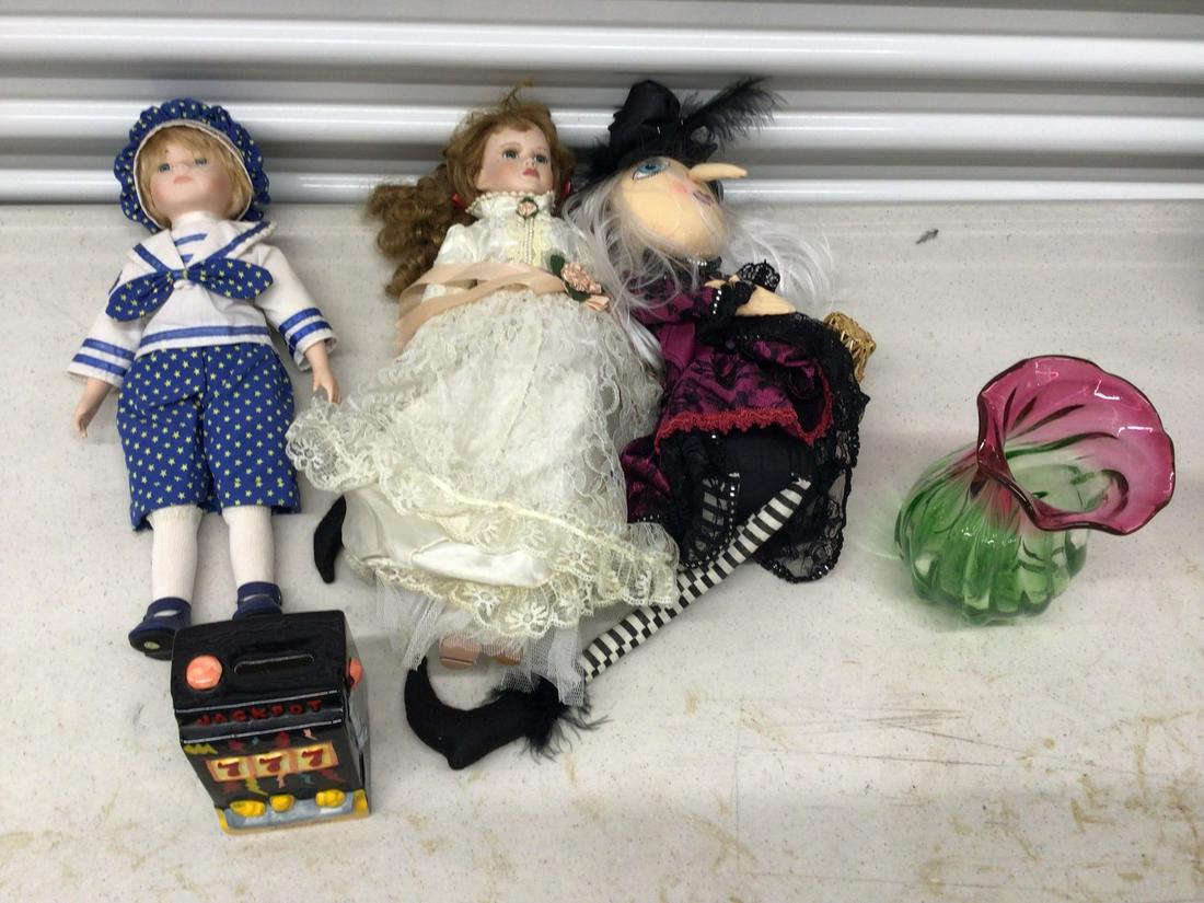Lot of vintage dolls, ceramic slot machine coin bank and vase (1 of 1)