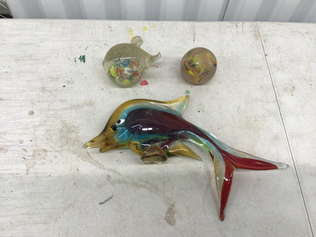Assorted glass items (paperweights and fish) (1 of 1)