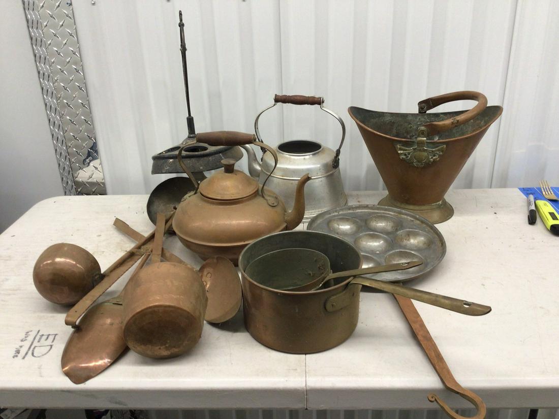 Lot of assorted vintage metal decorative items (1 of 1)