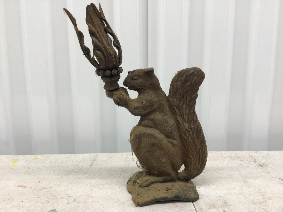 Cast iron squirrel candle holder (1 of 1)