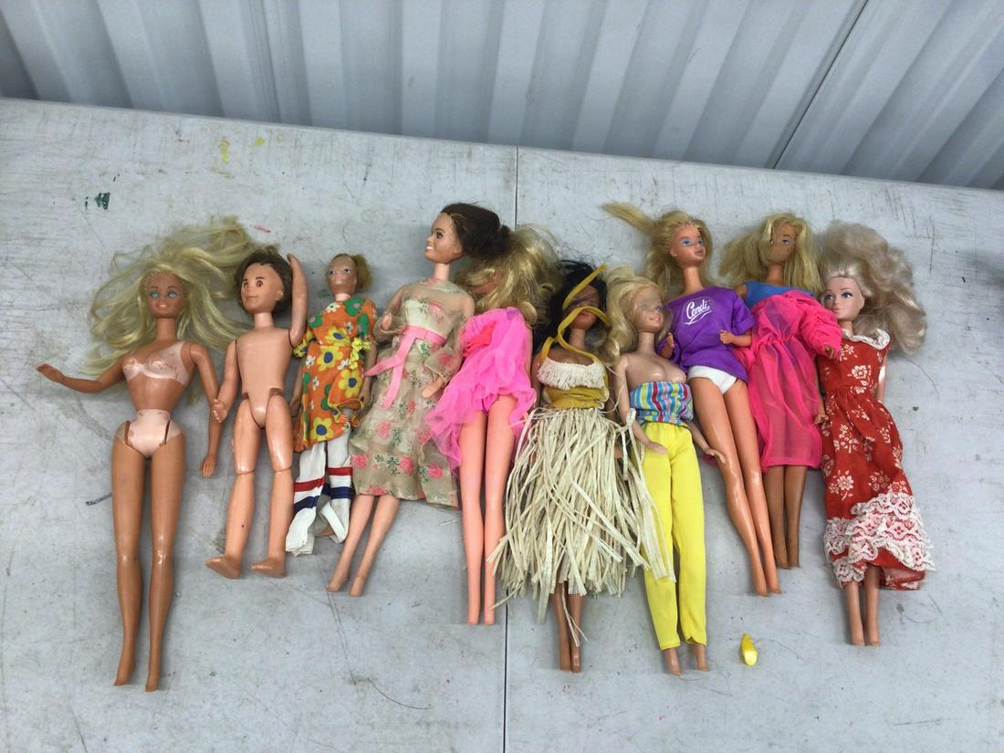 Lot of vintage Barbie dolls: Lot of vintage Barbie dolls