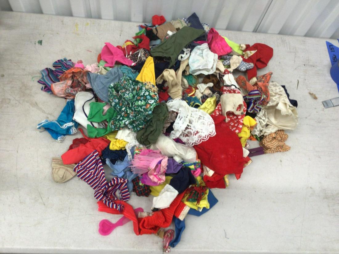 Lot of vintage Barbie clothes: Lot of vintage Barbie clothes