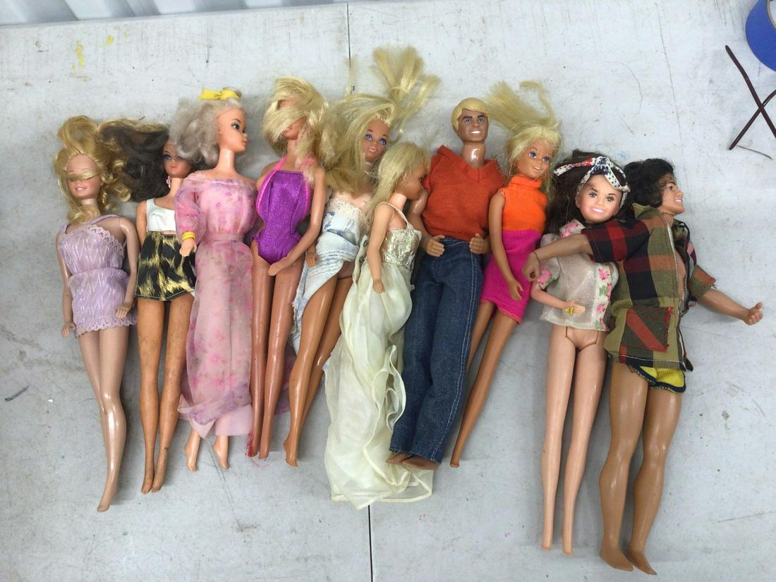 Lot of vintage Barbies and more: Lot of vintage Barbies and more