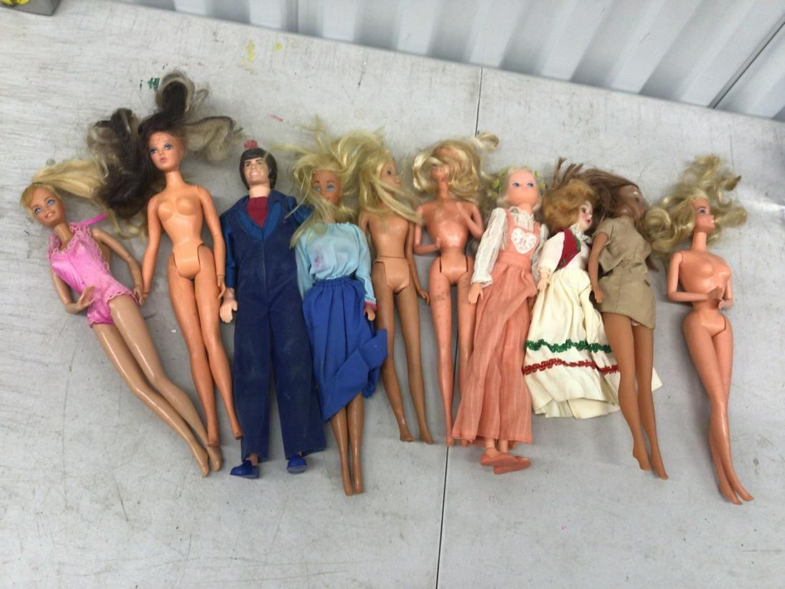 Lot of vintage Barbie dolls: Lot of vintage Barbie dolls