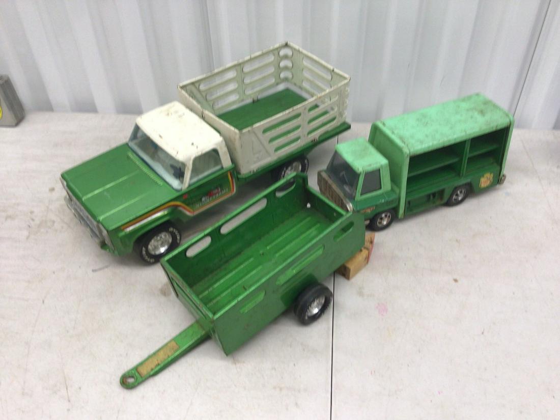 Lot of vintage Buddy L and Nylint trucks: Lot of vintage Buddy L and Nylint trucks
