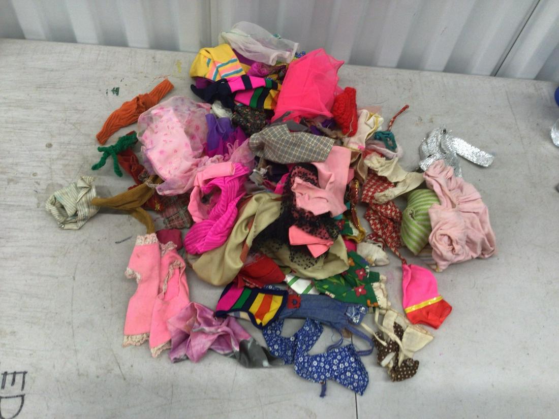 Lot of vintage Barbie clothes: Lot of vintage Barbie clothes