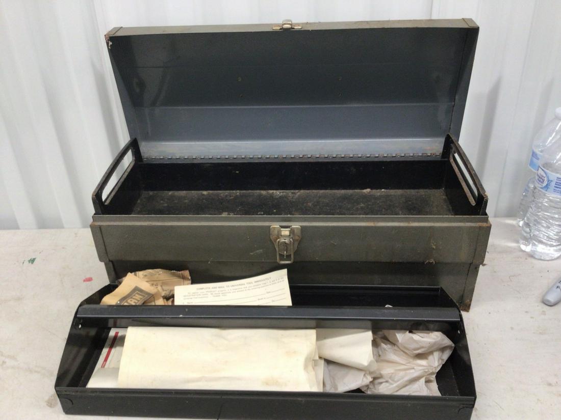Metal tool box: Metal tool box