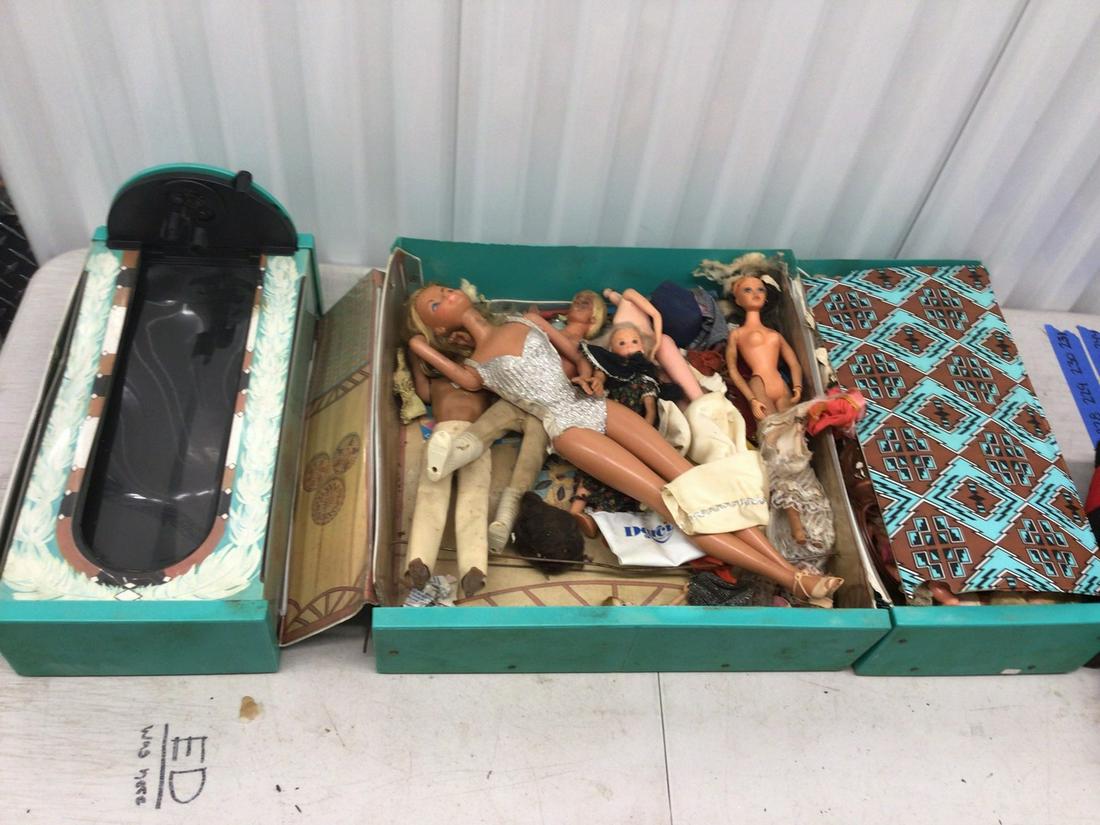 Barbie Fashion styling box with Barbies and more: 15"