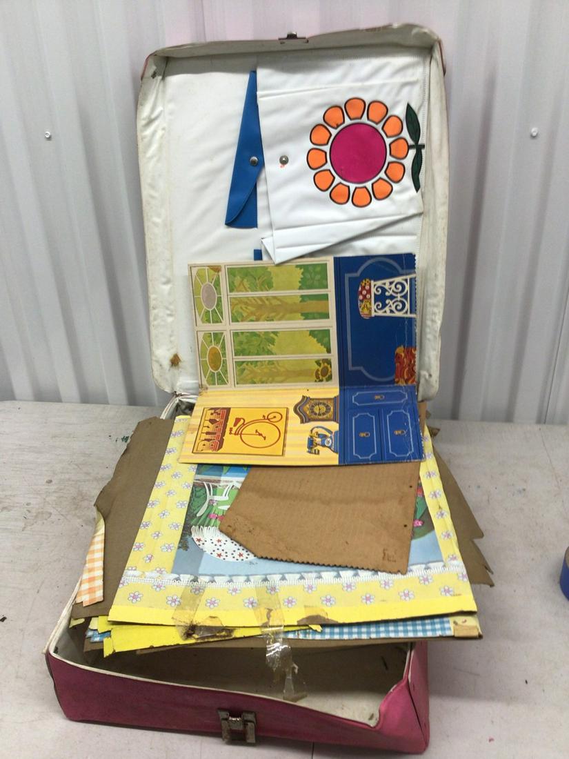 The Wold of Barbie Double Doll Case with doll house scenes (1 of 1)