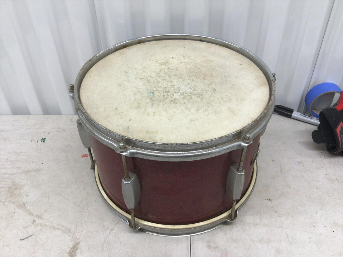 Snare drum in sparkly red: Snare drum in sparkly red