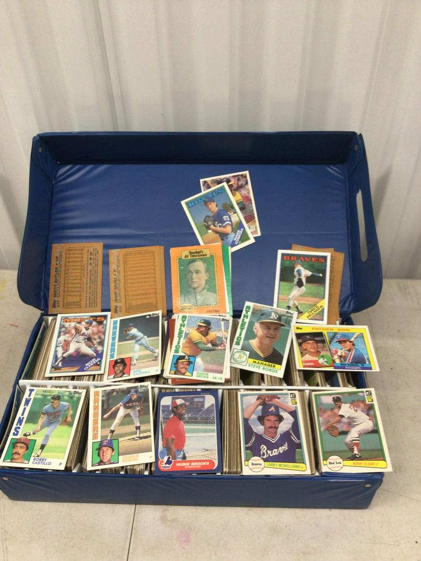 Large lot of 1980s Topps baseball cards in All Star Sports Locker card case: 15"x8"