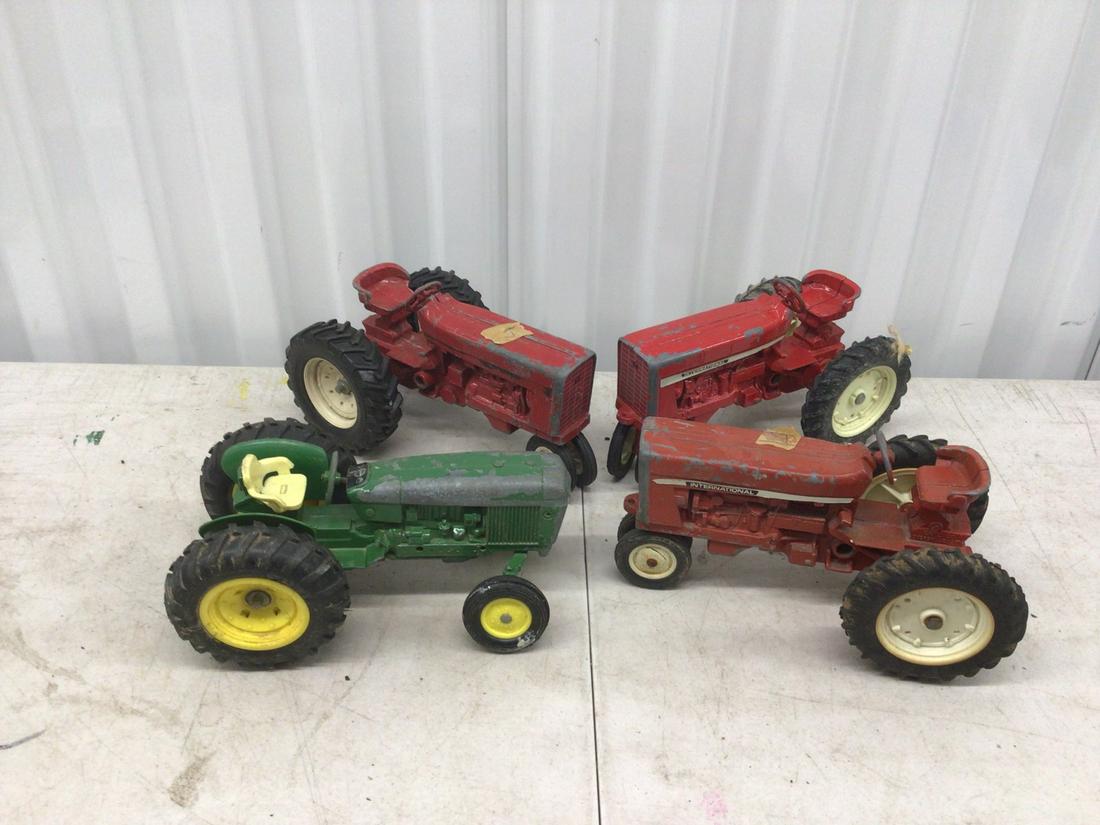 Lot of vintage International toy tractors: Lot of vintage International toy tractors