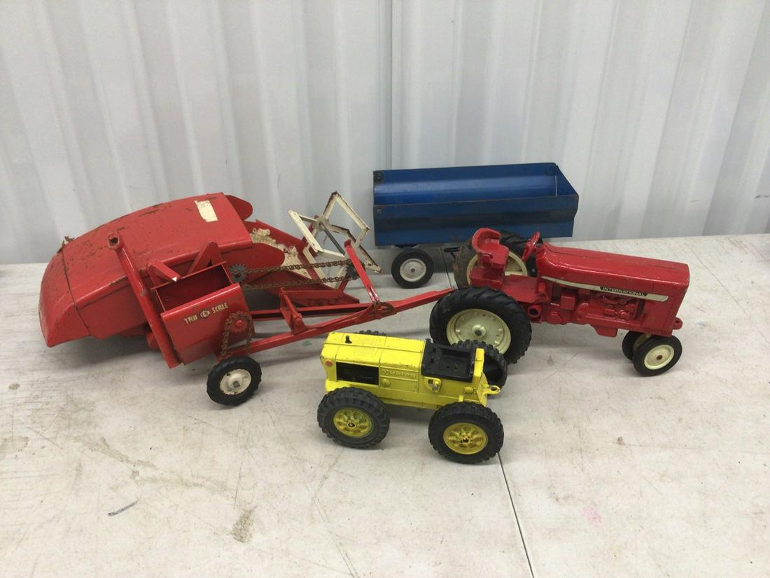 International True Scale tractor with parts and more (1 of 1)